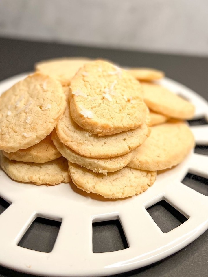 One of the things that I love about these Butter Cookies is they can be the base for just about any cookie I can think of.  This time I made Coconut Butter Cookies, but I am REALLY looking forward to making them into several varieties. 👍 ⁣
I decided to try tweaking them into a coconut butter cookie for my Dad’s 85th birthday. 🎉 He loves coconut, and my mom had already bought him a coconut pie. I did not want to compete with my mom's Marie Callender's Coconut Cream Pie so I made these instead. Next up, I will make them with cranberries!⁣
.⁣
Click on my bio for the recipe, visit simplymauriekay.com, or Google it 😂⁣
.⁣
.⁣
⁣
#coconut #sweets #recipeblog #foodblog #f52grams #cookies #inmykitchen #formydad  #foodlovers #foodlove #cookieart #cookiesofinstagram #instasweets #servewithlove #sweettooth #simplymauriekay